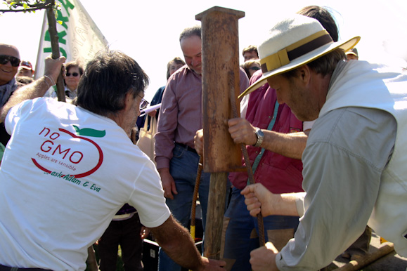 Demonstration von Gendreck-weg in Rodelheim/Kitzingen